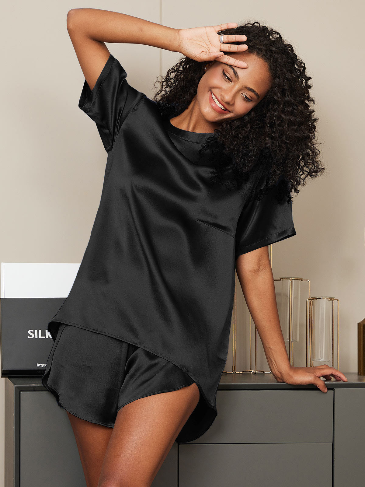 SilkSilky-DK-Pure-Silk-Short-Sleeve-Round-Neck-Dame-Pyjamas-Sort-004