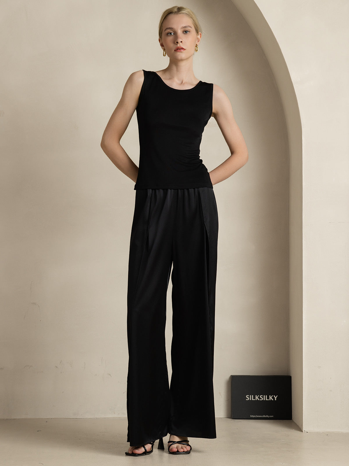 [Sort] SilkSilky-DK Silk Knitted Sleeveless Round Neck T-shirt til kvinder 007