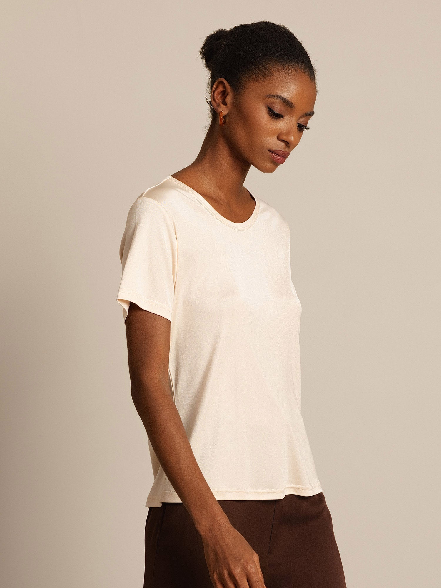 [Beige] SilkSilky-DK Kort ærme Rund Hals T-shirt til kvinder 007