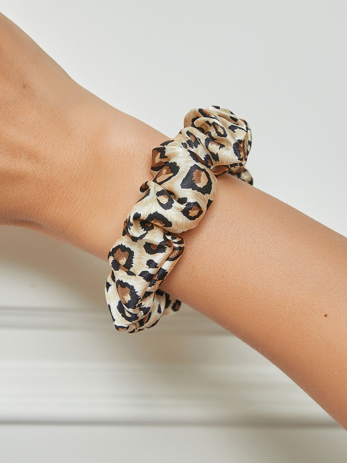 [Leopard] SilkSilky-DK 19Momme Scrunchie 001