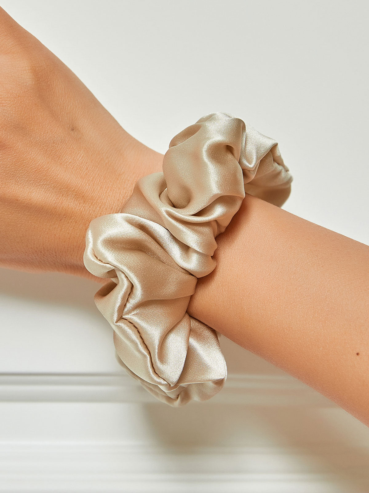 [Beige] SilkSilky-DK 19Momme Scrunchie 001