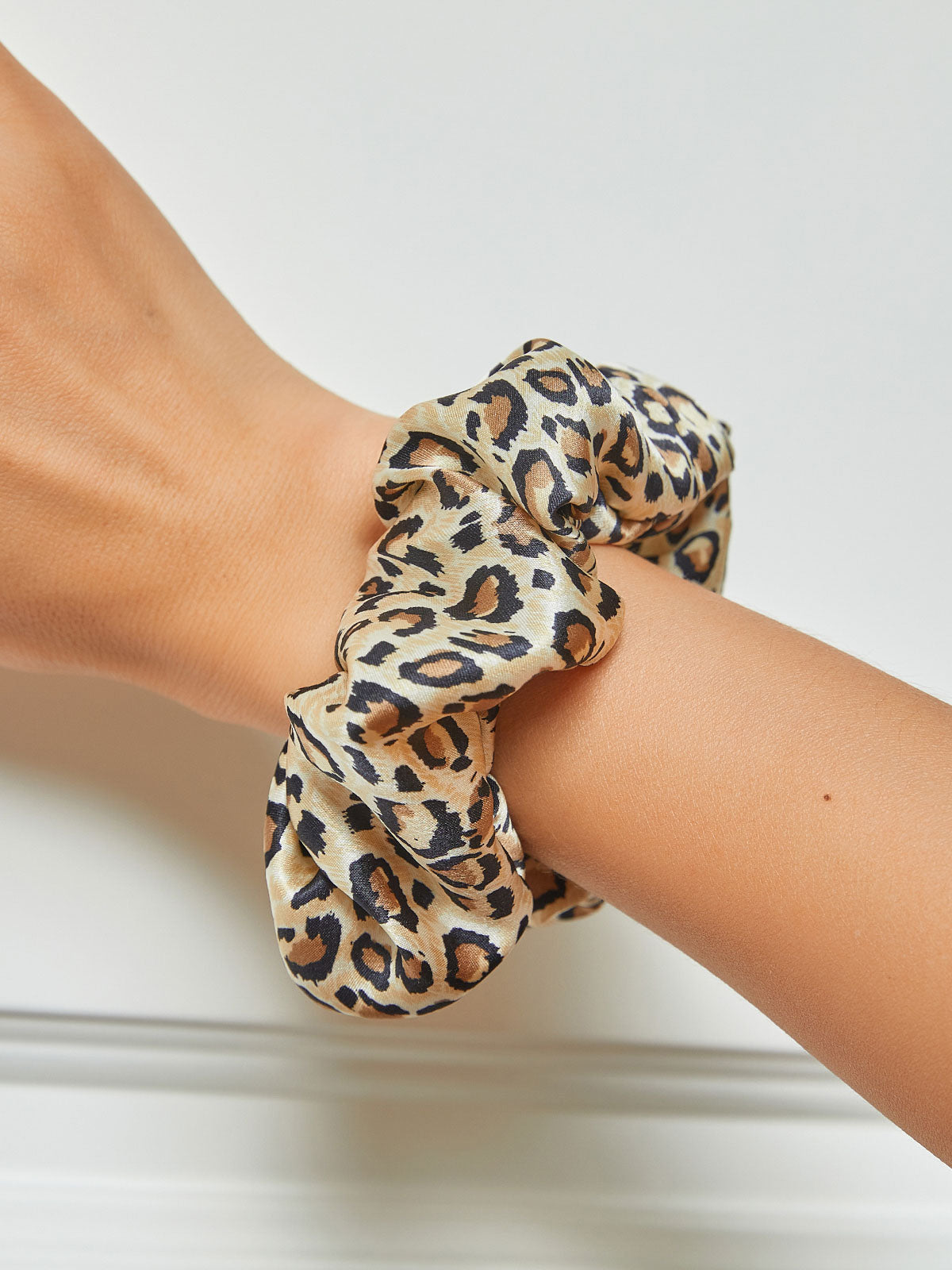 [Leopard] SilkSilky-DK 19Momme Scrunchie 001