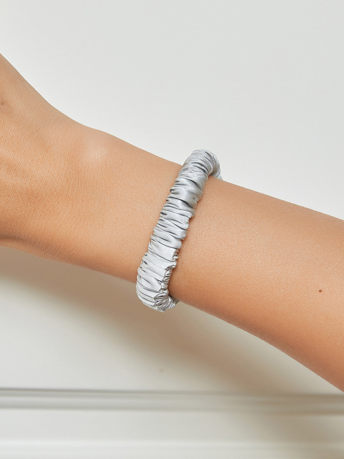 [Sølv] SilkSilky-DK 19Momme Scrunchie 001