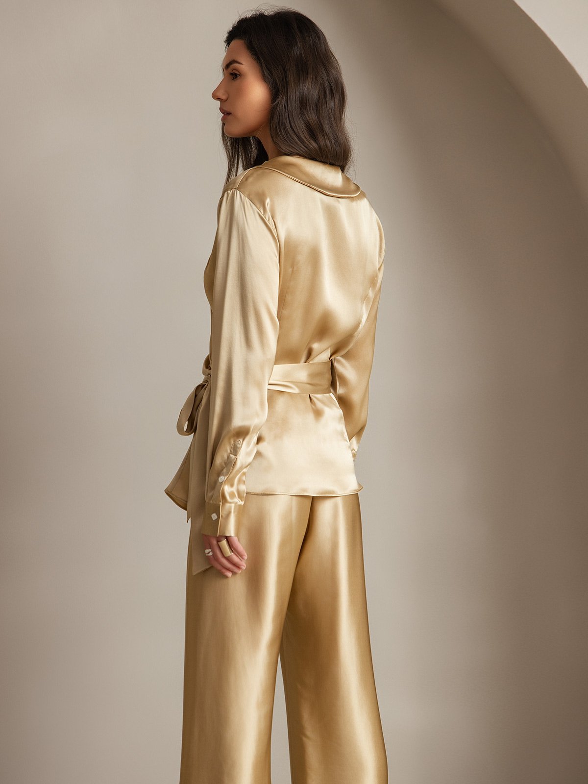 SilkSilky-DK-19Momme-Silke-Long-Sleeve-V-Neck-Dameskjorte-Champagne-002