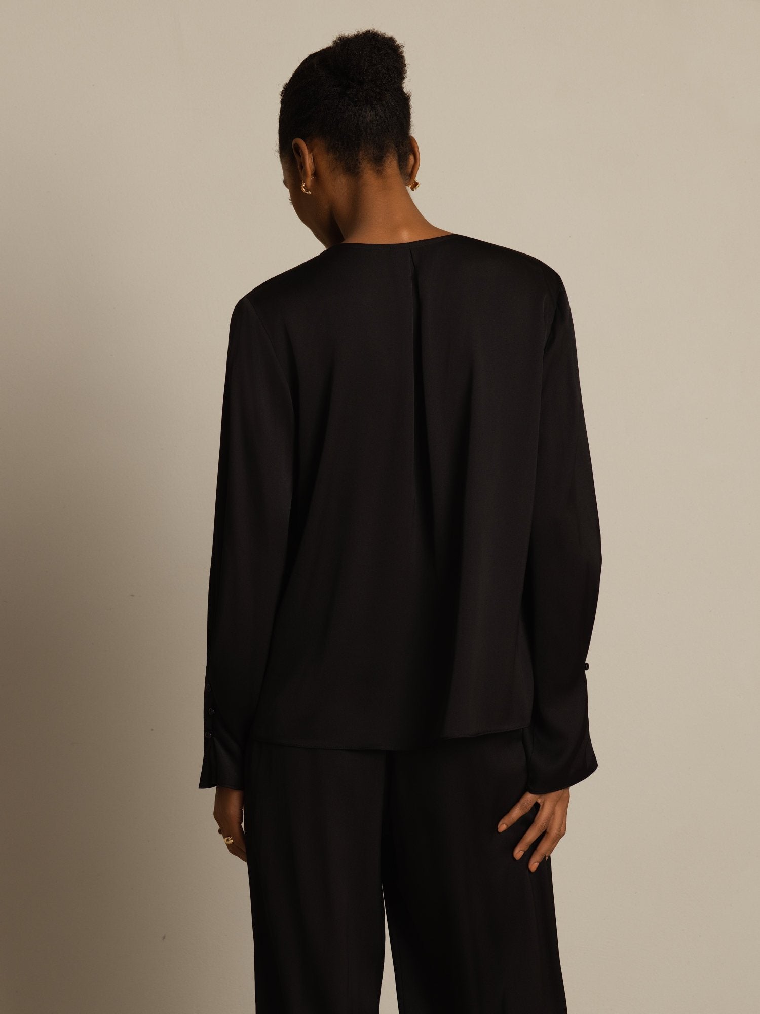 [Sort] SilkSilky-DK 19Momme Silke Langærmet V Hals Bluse 002