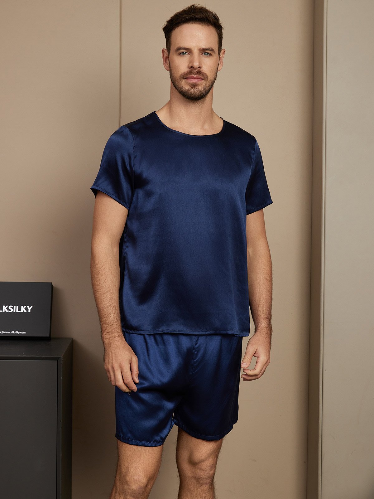 SilkSilky-DK-Pure-Silk-Short-Sleeve-Round-Neck-Pyjamas-til-Mænd-Mørkeblå-003