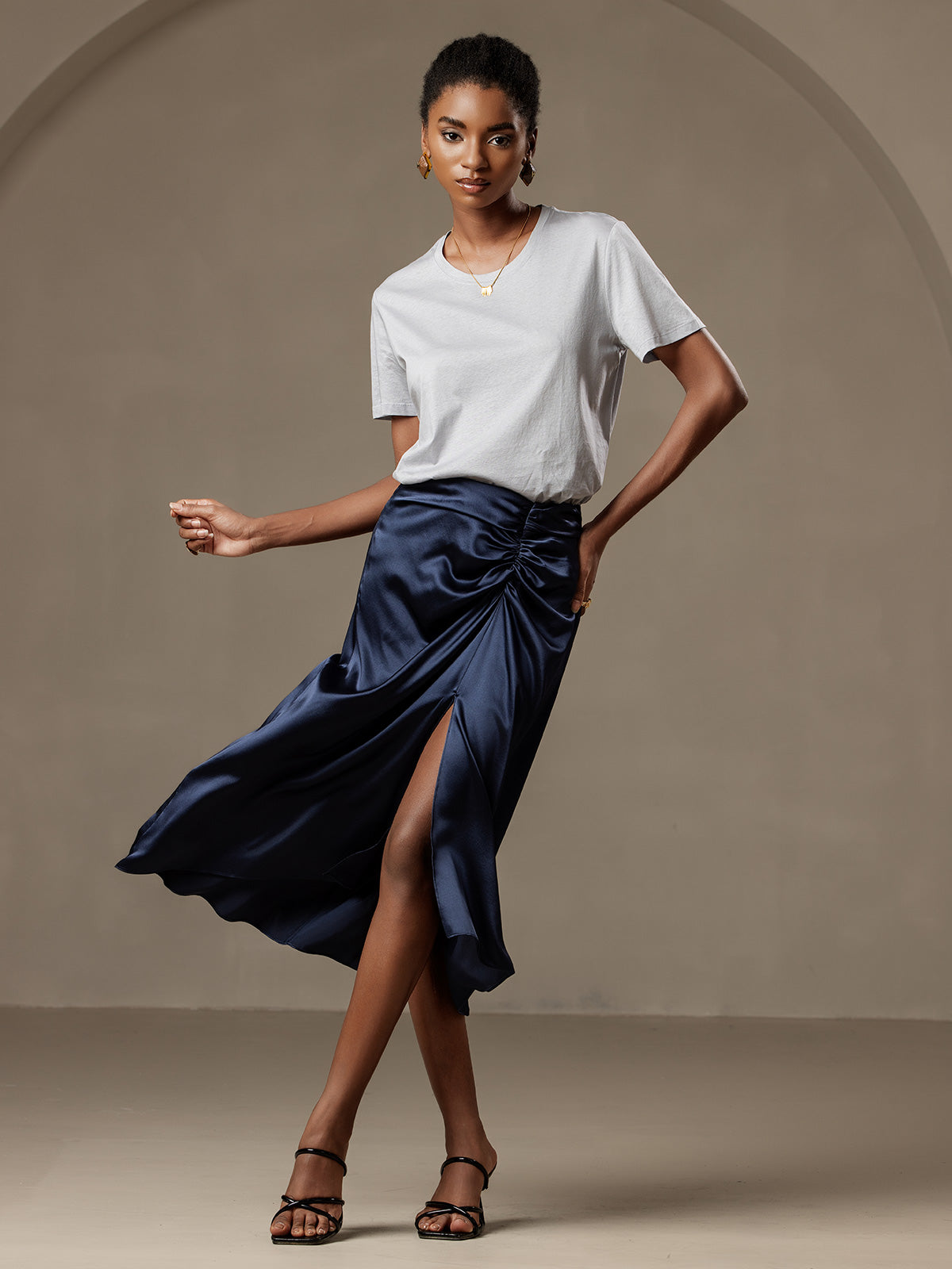 [Sølv] SilkSilky-DK Silk Knitted Short Sleeve Round Neck T-shirt til kvinder 001