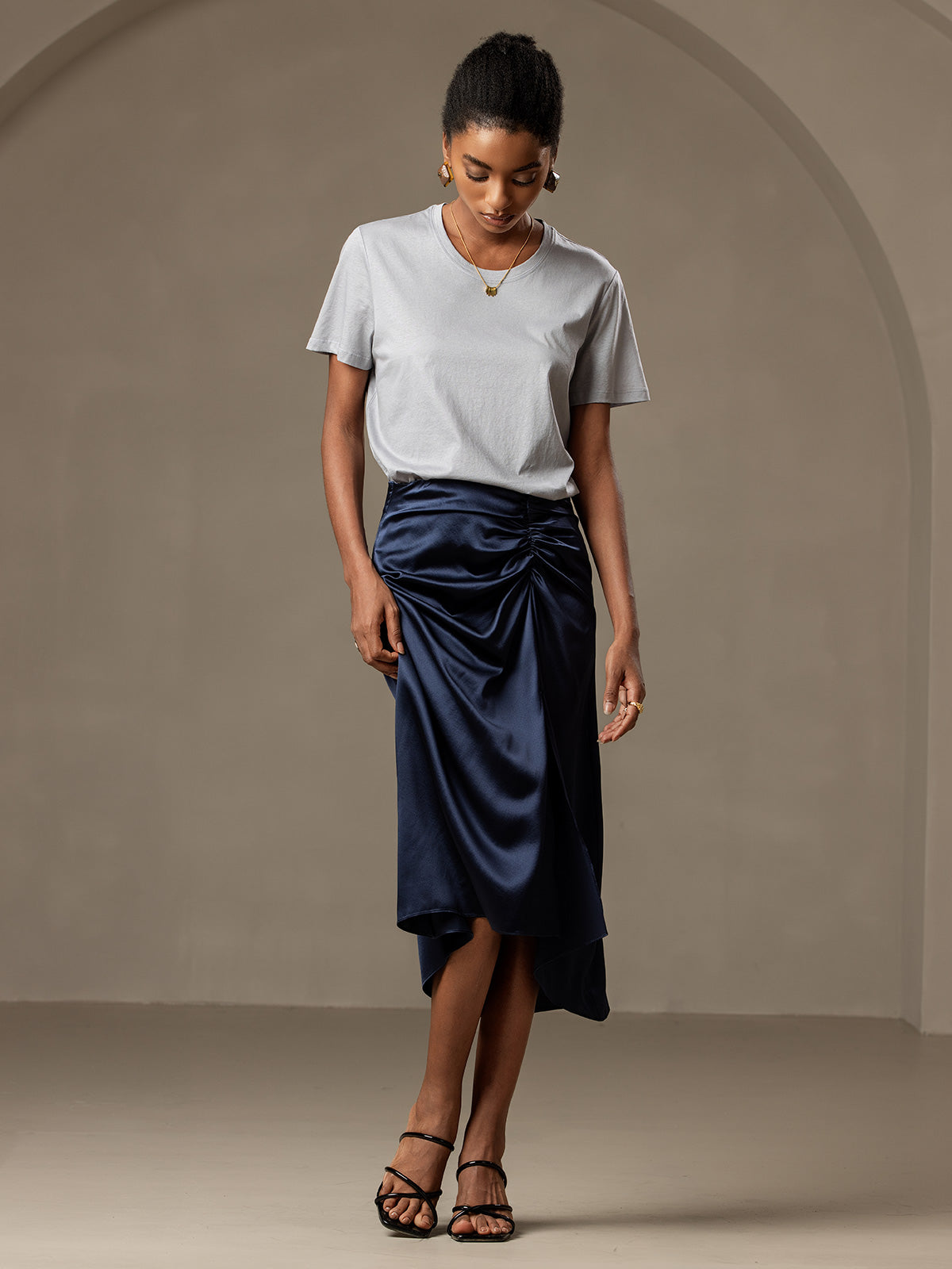 [Sølv] SilkSilky-DK Silk Knitted Short Sleeve Round Neck T-shirt til kvinder 005