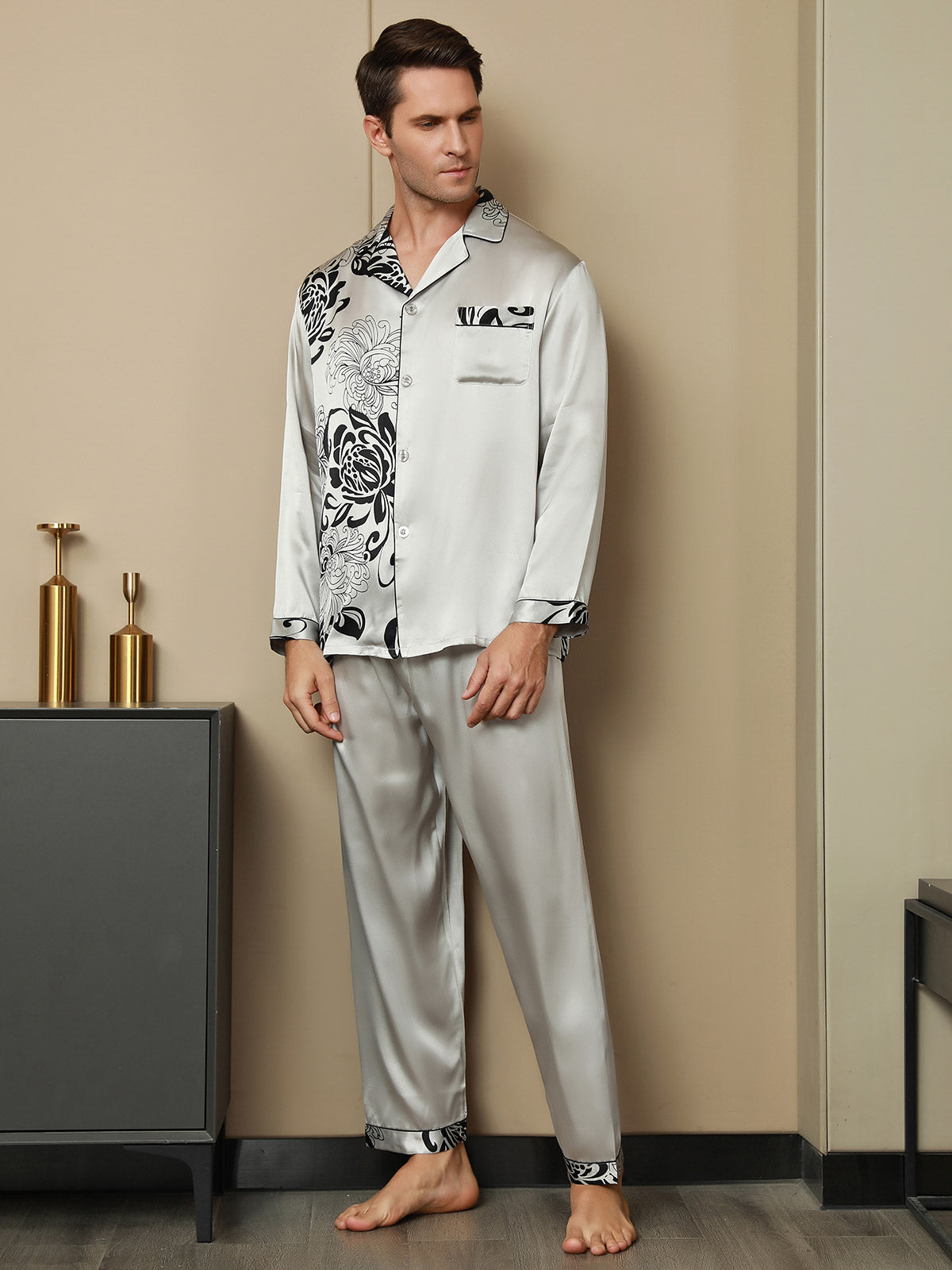 SilkSilky-DK-Pure-Silk-Long-Sleeve-Revers-Pyjamas-til-Mænd-Grå-003