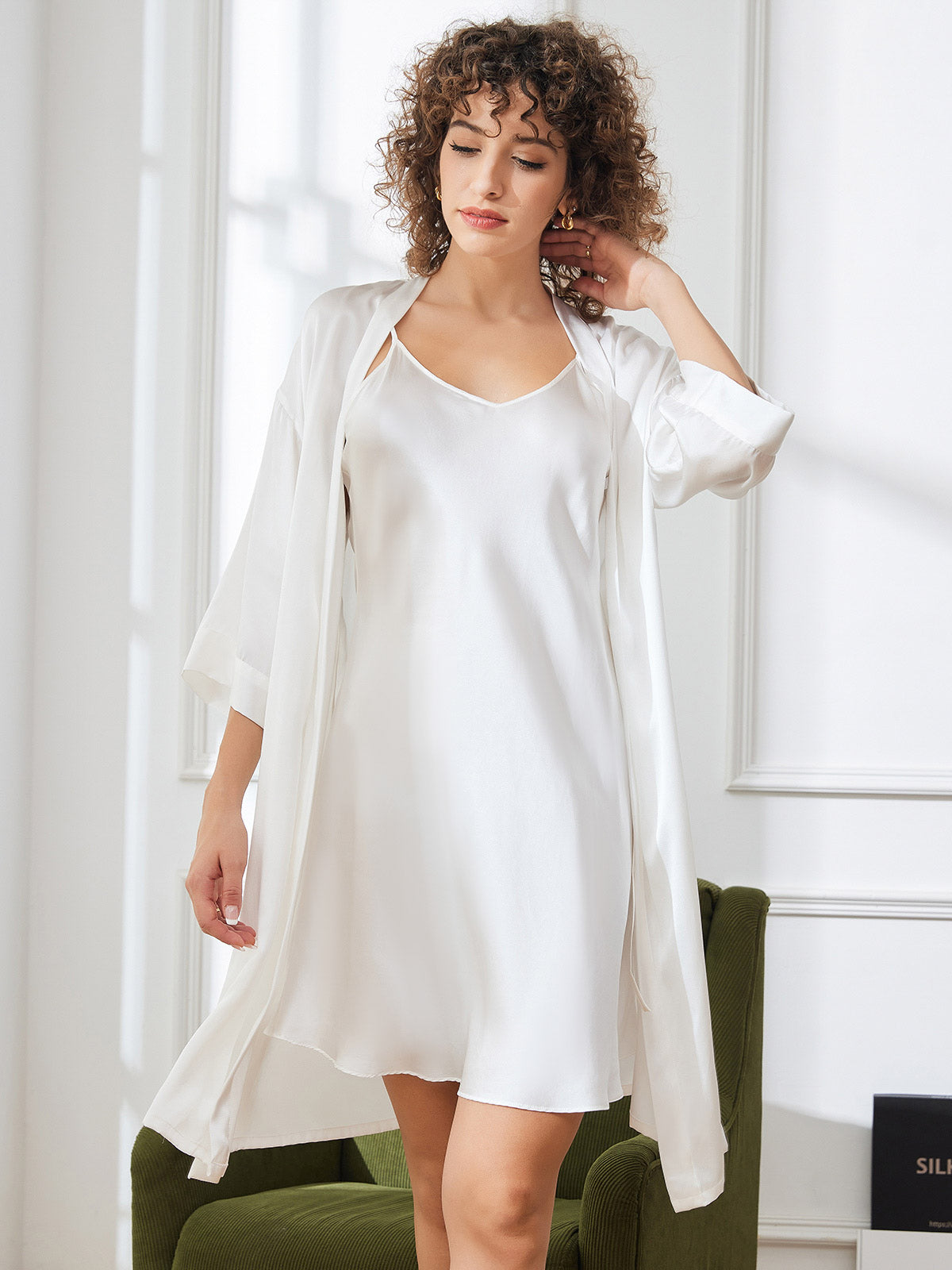 SilkSilky-DK-Pure-Silk-3/4-Sleeve-Nightgown&Robe-Set-Hvid-001